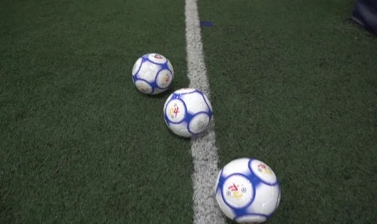 Bóng Đá Mới: Sự Khác Biệt Giữa Bóng Trong Cuộc Và Bóng Ngoài Cuộc? 1 bóng trong cuộc và bóng ngoài cuộc