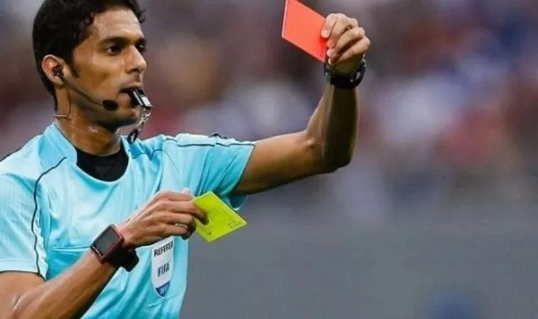 Trọng tài trận đấu có ảnh hướng lớn đến kèo thẻ phạt