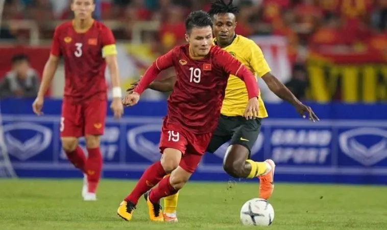 Kỹ Thuật Kèm Người: Bí Mật Của Thành Công 2 Kỹ thuật kèm người trong bóng đá