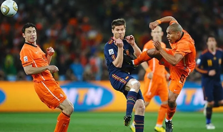 Lỗi Khiếm Nhã: Nguyên Nhân Gây Ra Căng Thẳng 1 lỗi khiếm nhã trong bóng đá