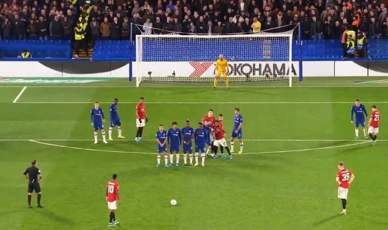 Luật Đá Phạt: Những Điều Cần Biết Trước Mỗi Trận Đấu 2 Luật đá phạt trong bóng đá