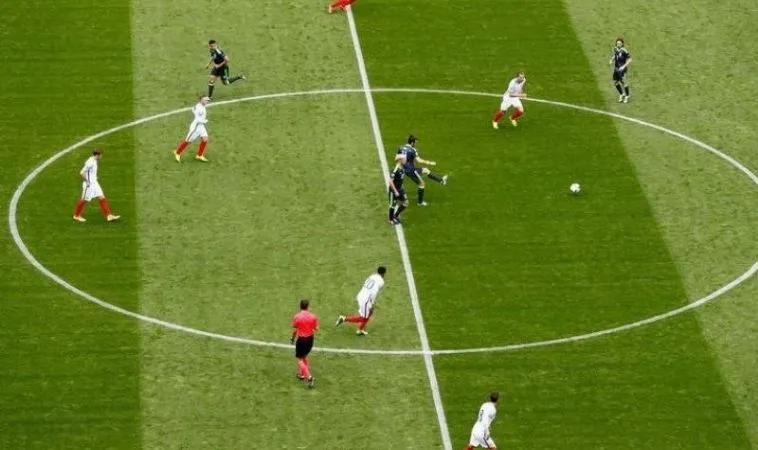 Bóng Đá Mới: Sự Khác Biệt Giữa Bóng Trong Cuộc Và Bóng Ngoài Cuộc? 2 Theo dõi kỹ trận đấu để hiểu bóng trong cuộc và bóng ngoài cuộc