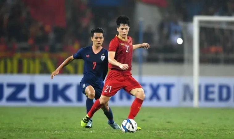 Kỹ Thuật Kèm Người: Bí Mật Của Thành Công 1 Kỹ thuật kèm người trong bóng đá