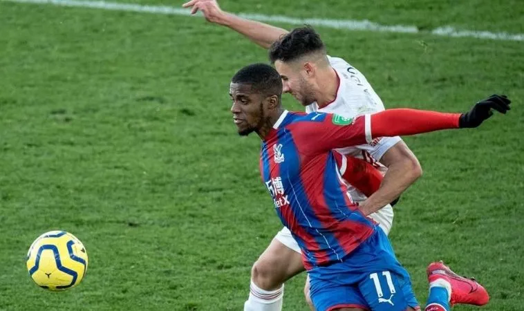 Lỗi Khiếm Nhã: Nguyên Nhân Gây Ra Căng Thẳng 2 Lỗi khiếm nhã trong bóng đá