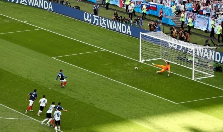 Quả Phạt Đền: Tác Động Của VAR Trong Trận Đấu 1 quả phạt đền trong bóng đá